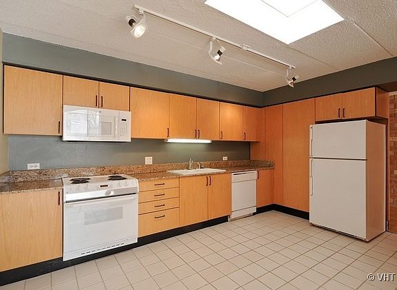 3rd image of 630 Vernon Ave APT 7