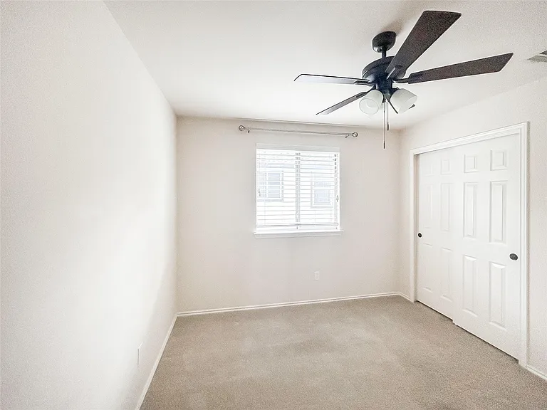 7810 Squirrel Hollow Dr — Photo 25
