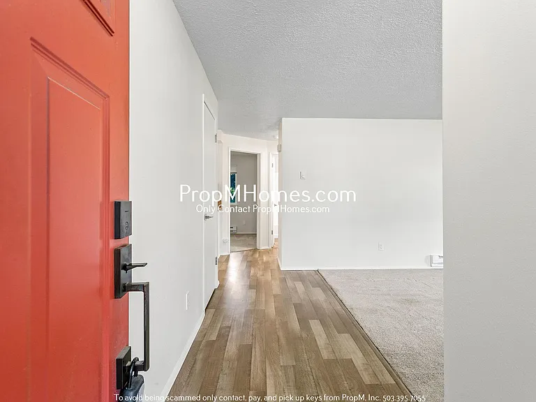 913 W Charles Street — Photo 2