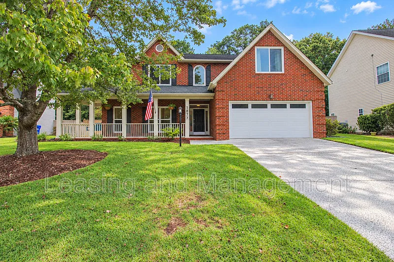 4 bed, 2.5 bath, 2540 sqft, $4,500 — Photo 1