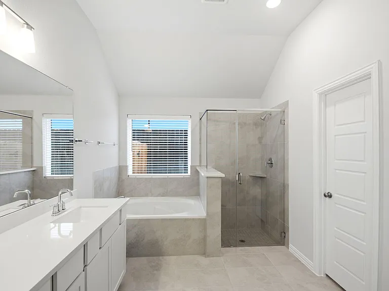 2106 Villa Flora Ln — Photo 30