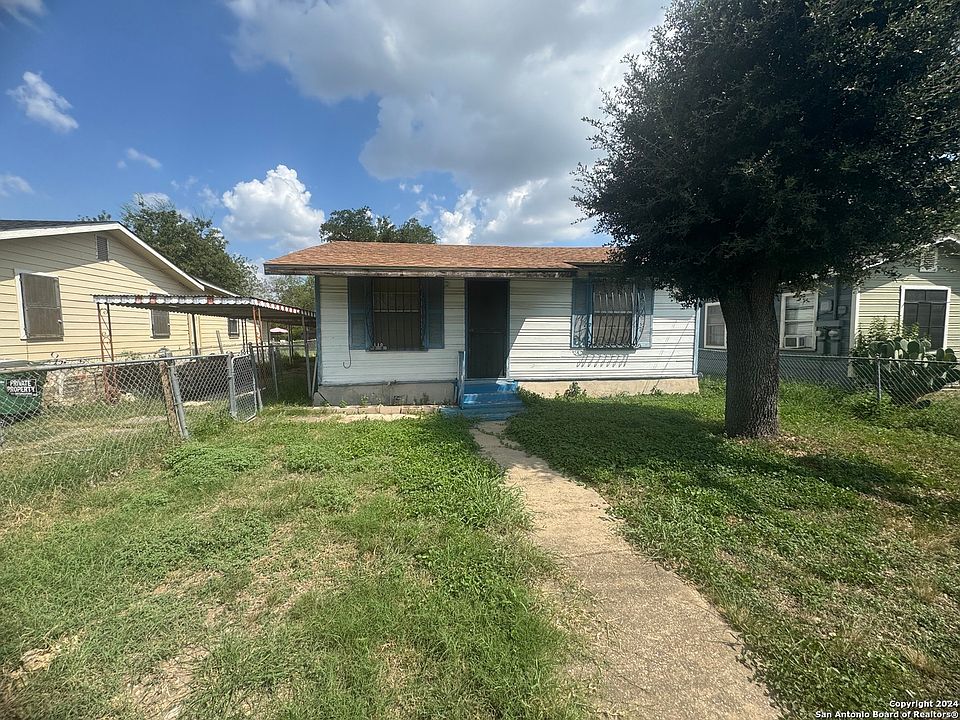 1st image of 110 ESMERALDA DR