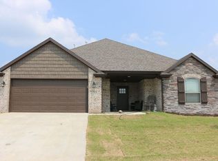 541 Peach Ave, Centerton, AR 72719