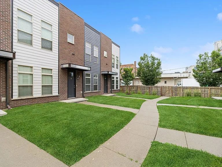 320 SW 6th St #106 — Photo 18