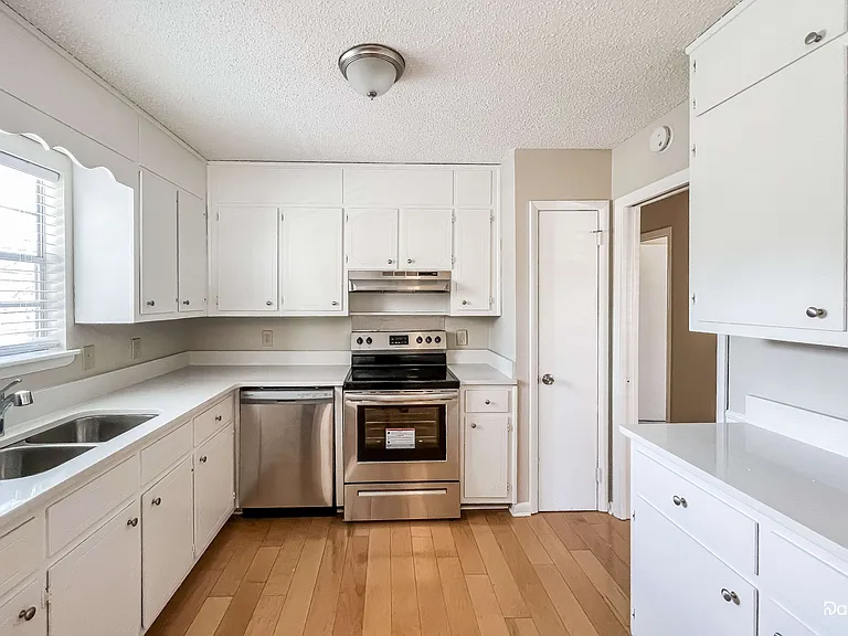 2539 Daly Dr — Photo 3