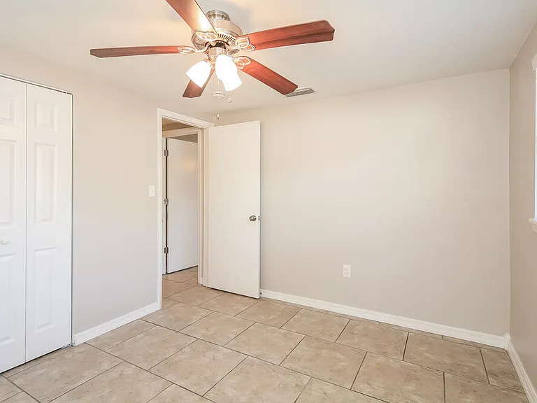 10426 Syringa Ct — Photo 13