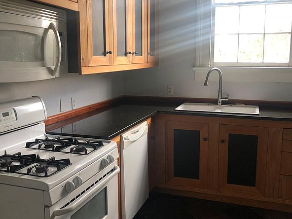 3rd image of 242 S Pierce St