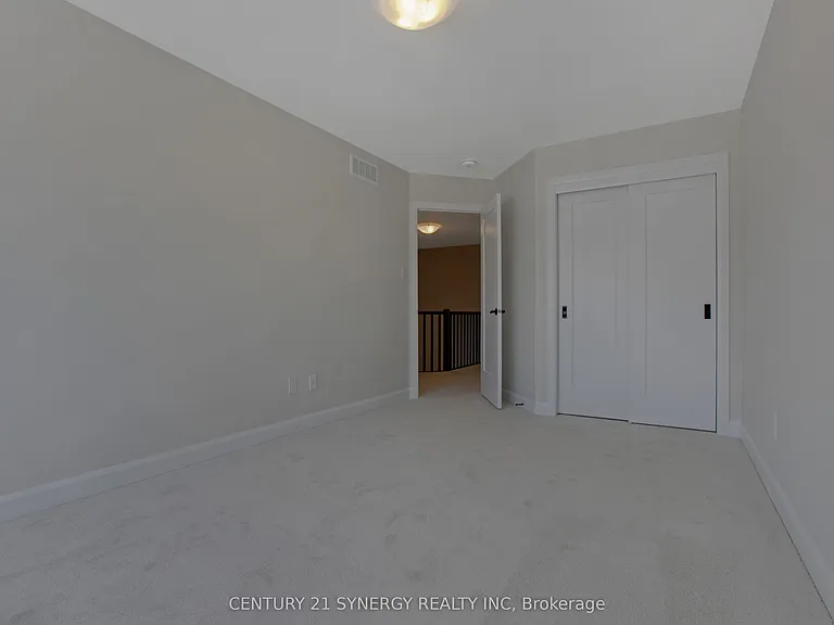 708 SE Taliesin Cres — Photo 15