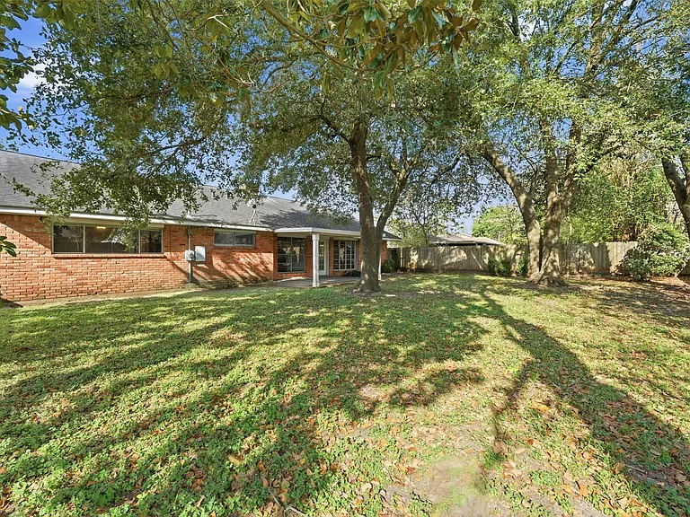 7015 Pella Dr — Photo 33