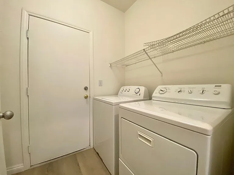 4033 Spring Line St — Photo 27