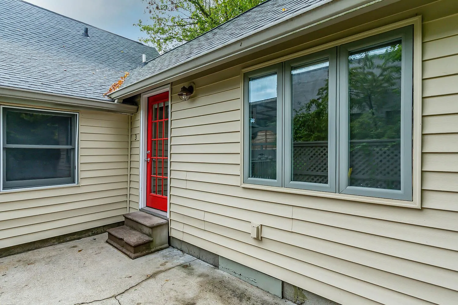 208 S Rogers St — Photo 3