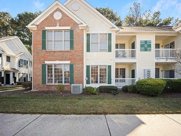 1511 Kudrow Ln — Photo 2