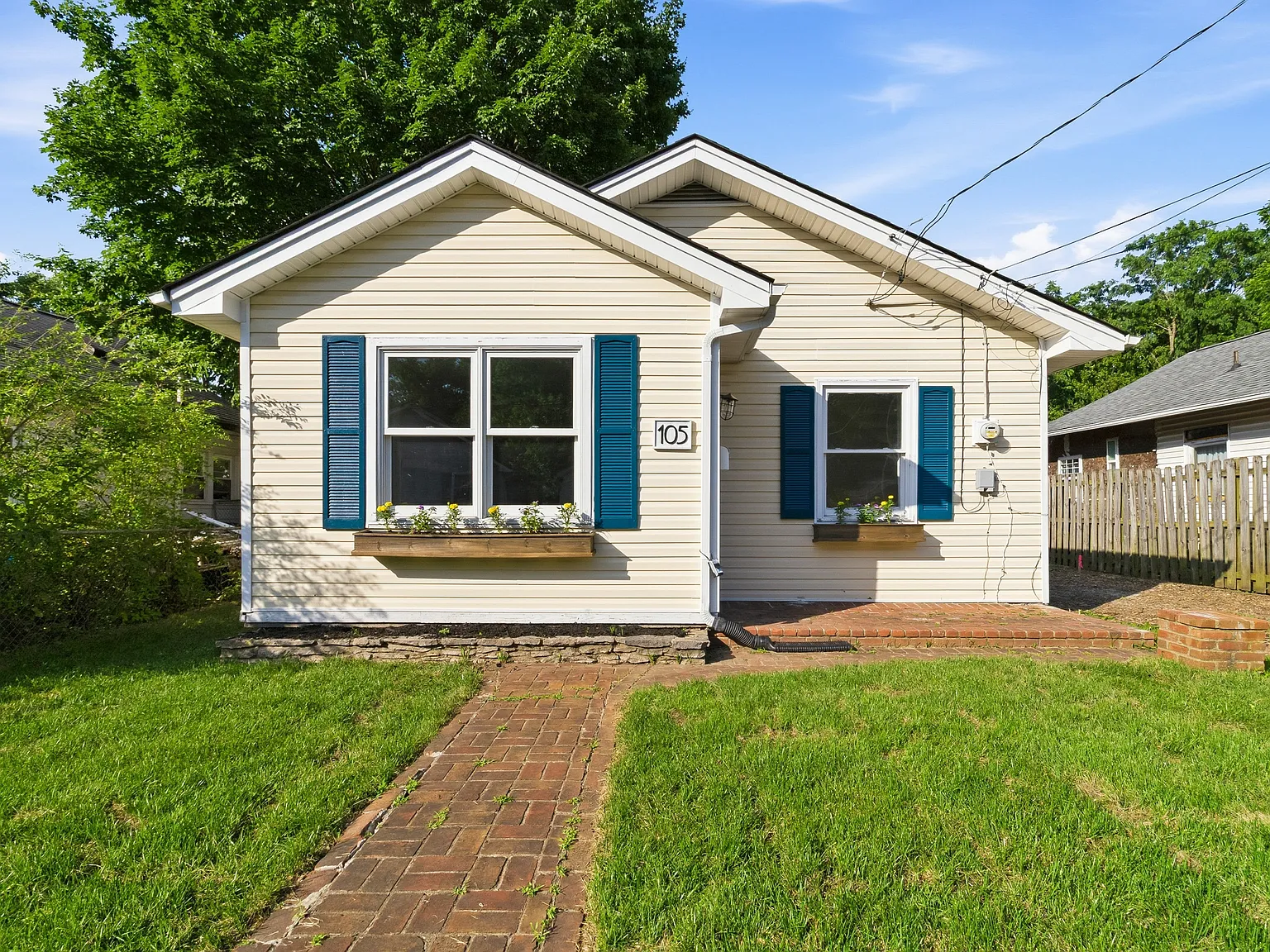 3 bed, 1000 sqft, $2,100 — Photo 1