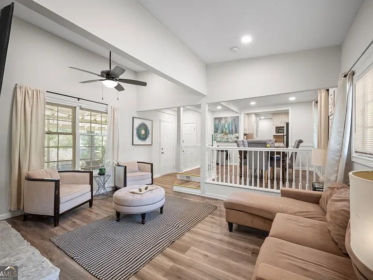 3175 Westwood Dr — Photo 15