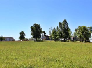 862 Paradise Valley Rd, Riverton, WY 82501