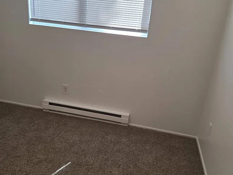 211 SE Uglow St #15 — Photo 10