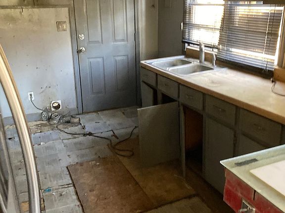 4th image of 275 W Centennial St