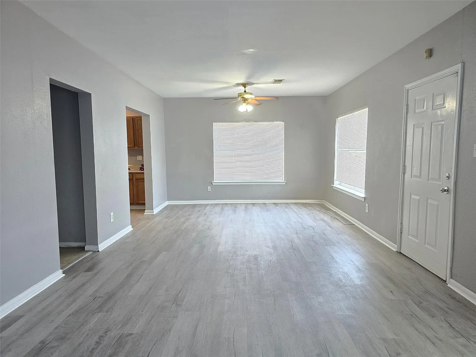 3 bed, 1.0 bath, 1169 sqft, $1,300 — Photo 4
