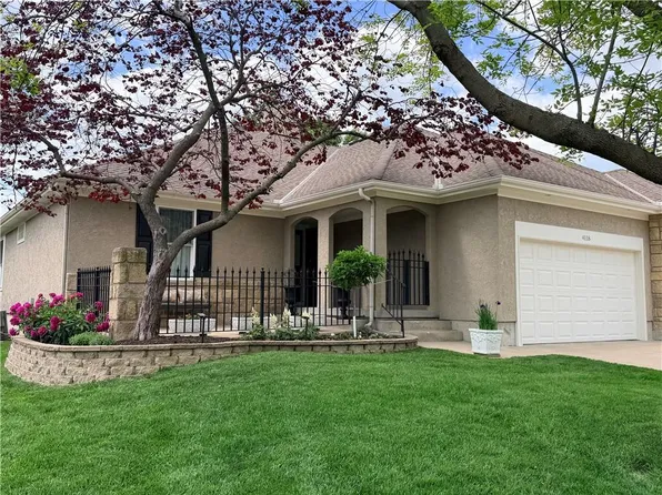 4118 SW Minnesota Dr, Lees Summit, MO 64082