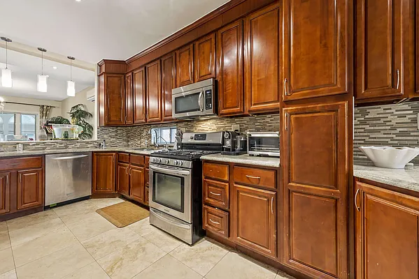 Sold by Behfar Team LLC | media 28