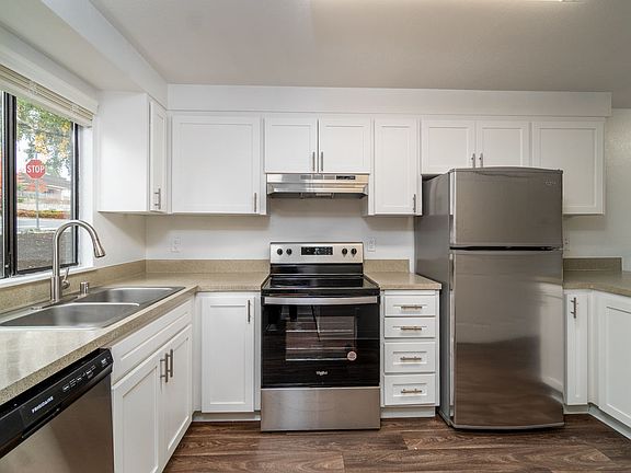 2nd image of 2109 123rd Ave NE #9938076