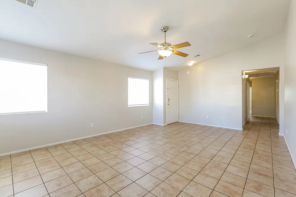 3 bed, 2.0 bath, 1368 sqft, $1,930 — Photo 3