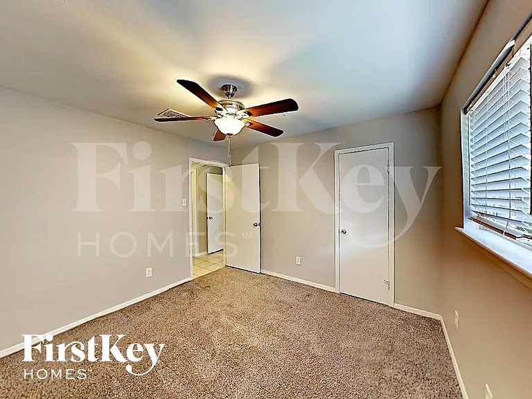 6610 Rowell Ct — Photo 11