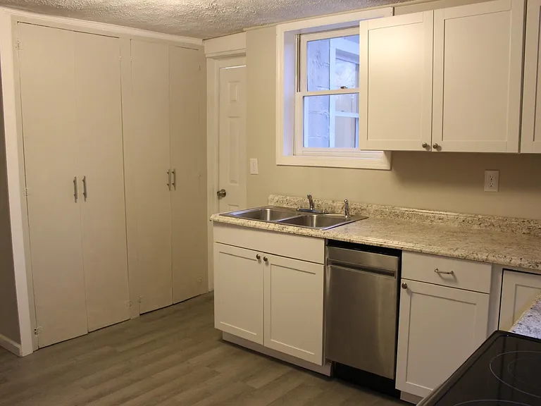 301B Park Ave — Photo 15