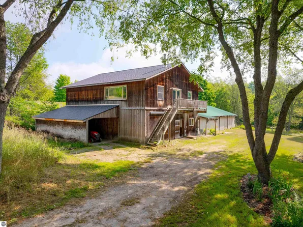 9651 N Reynolds Rd, Traverse City, MI 49684