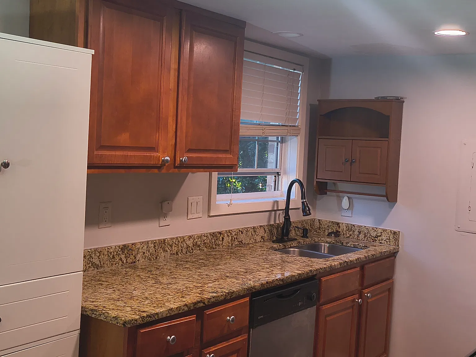 3 bed, 2.5 bath, 1434 sqft, $2,100 — Photo 3