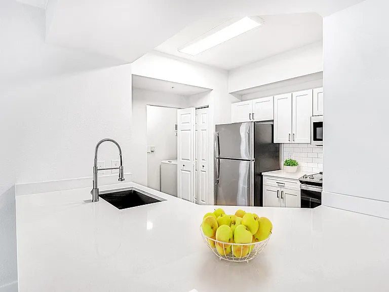 The Estates at Wellington Green Apartments — Photo 16