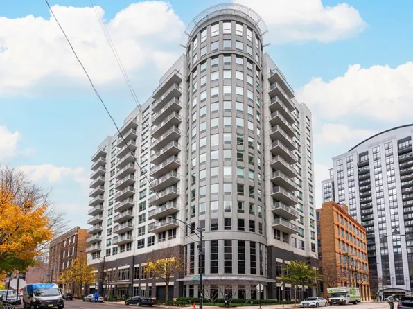 421 W Huron St APT 701, Chicago, IL 60654