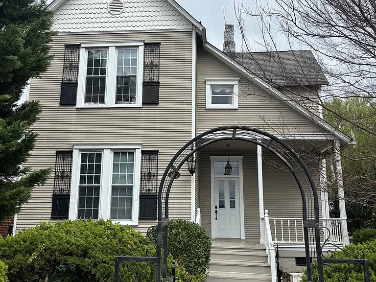 208 Island Ave — Photo 1