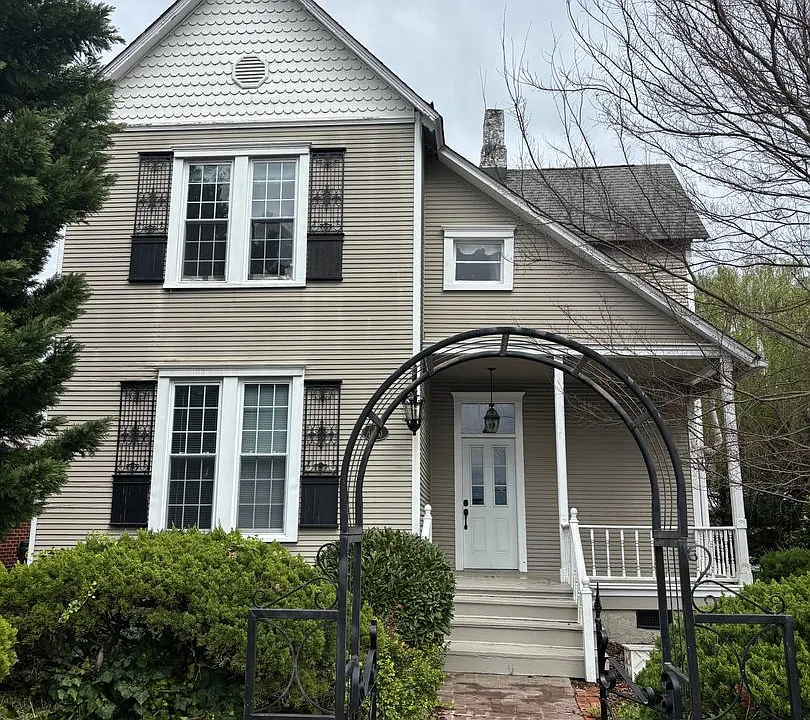 208 Island Ave