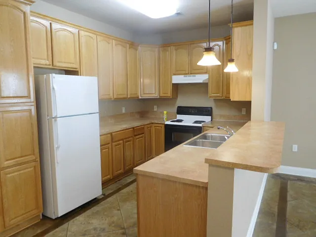 1606 Western Ave — Photo 11