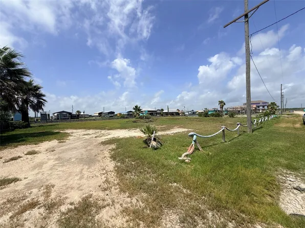1495 Mabry St, Gilchrist, TX 77617