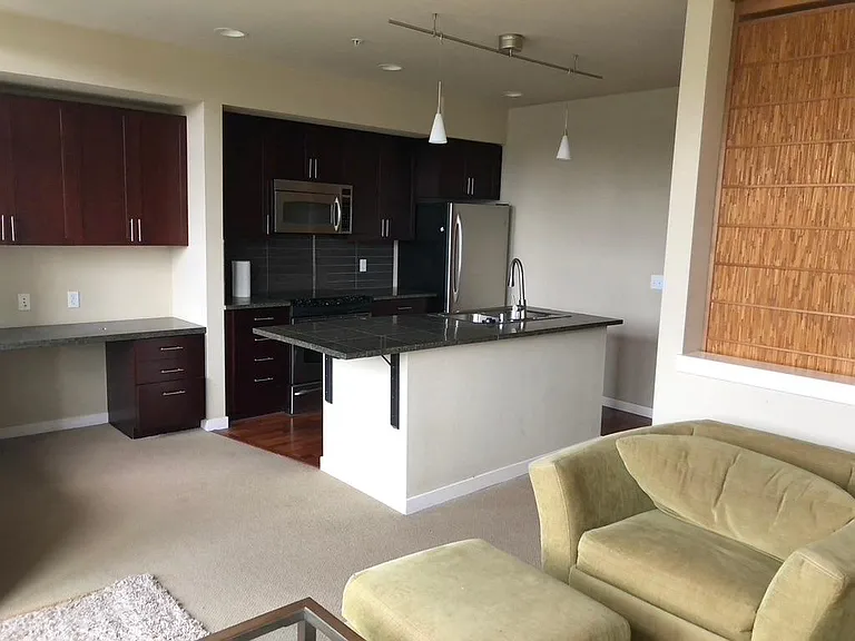 170 Winslow Way E #304 — Photo 1