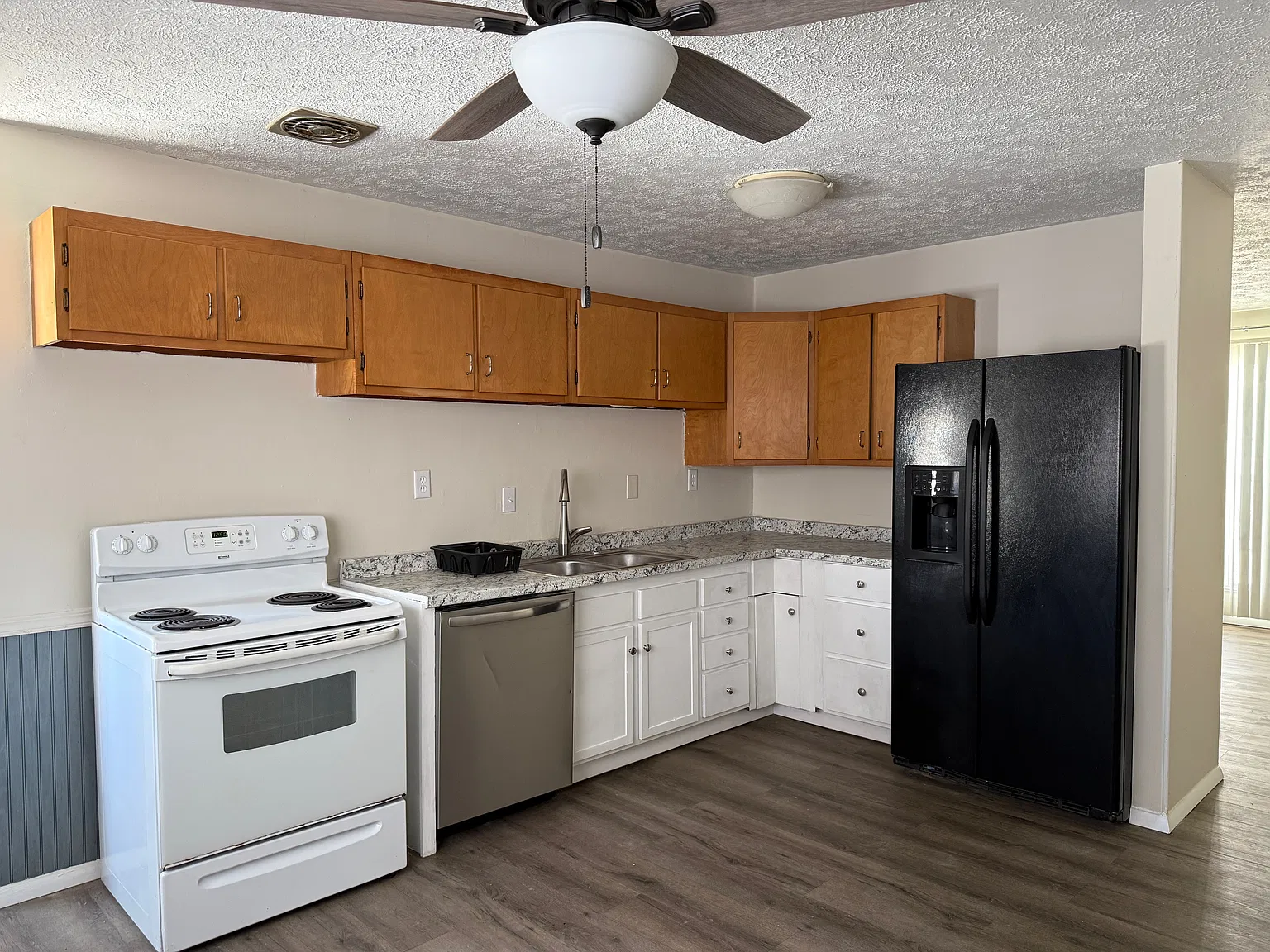 3 bed, 1.5 bath, 1050 sqft, $1,695 — Photo 4
