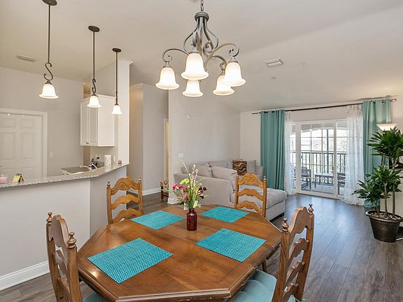 008_Dining to Living Area