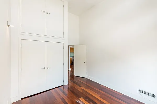 Rented by Nooklyn NYC LLC | media 18