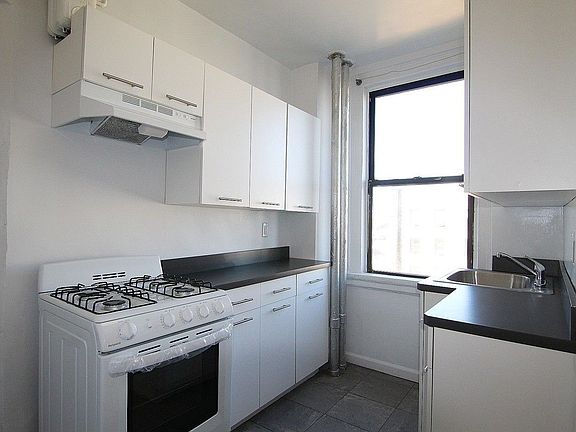 3rd image of 629 W 173rd St #12C