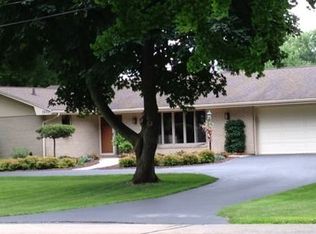 3233 Mineral Springs Rd, Sterling, IL 61081