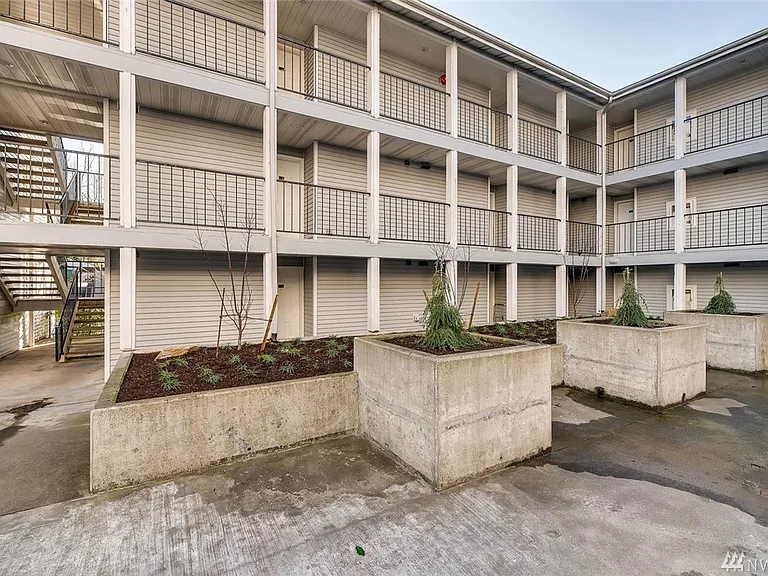 9200 Greenwood Ave N #307 — Photo 9