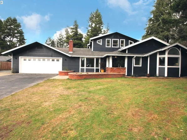 3421 Scott Ct, North Bend, OR 97459