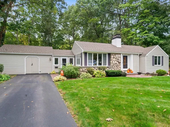 100 Colonel Hunt Dr, Abington, MA 02351