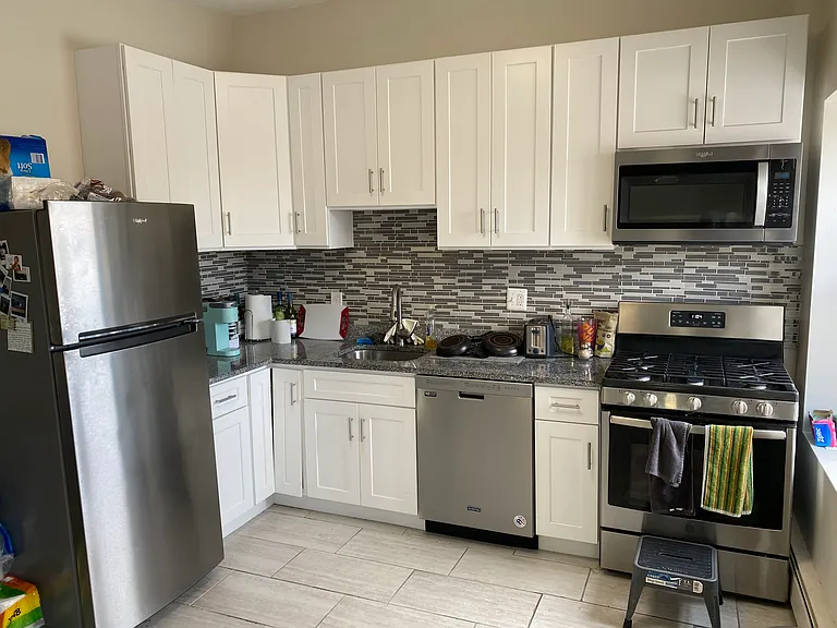 2 Hine Pl #4A — Photo 2