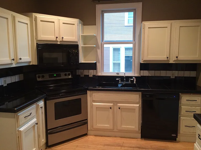 918 S 1st Ave — Photo 3