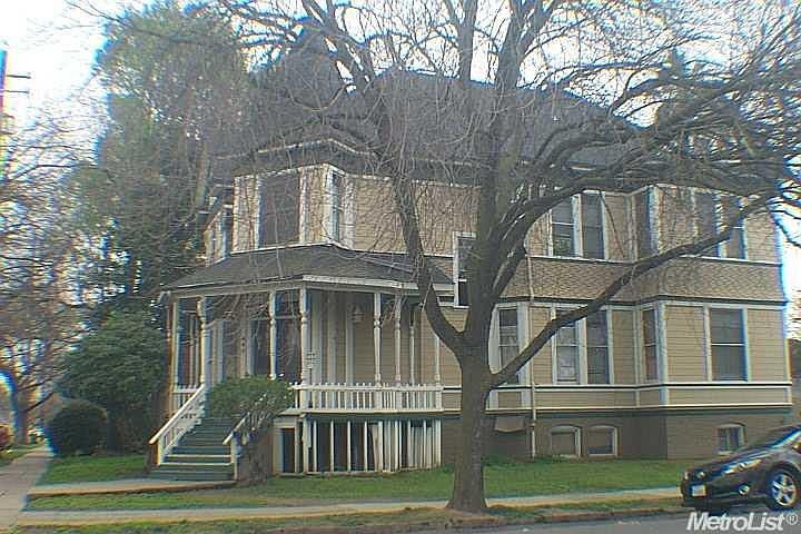1st image of 444 W Poplar St