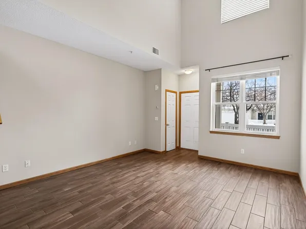 5070 Holly Ln N Unit 6, Plymouth, MN 55446