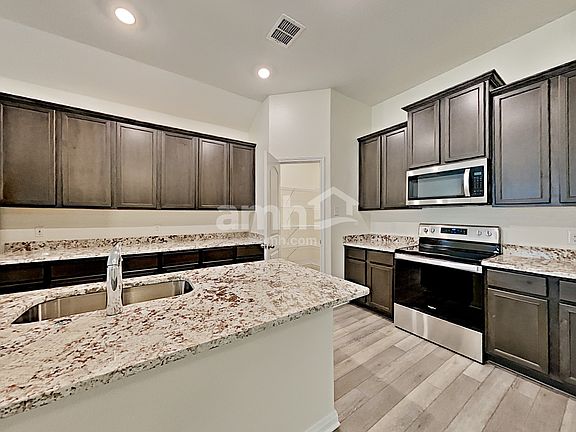 4th image of 7934 Cactus Plum Dr